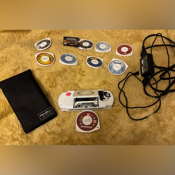 WOW**SALE**SONY PSP handheld console with 9 games - Picture 8 of 16